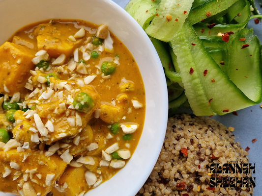 Burst tomato and coconut curry with jackfruit, cashews and peas
